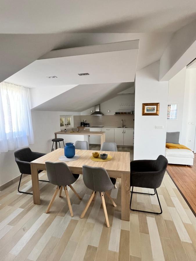 Sky - Beautiful Rooftop Apartment With Shared Pool Split Extérieur photo