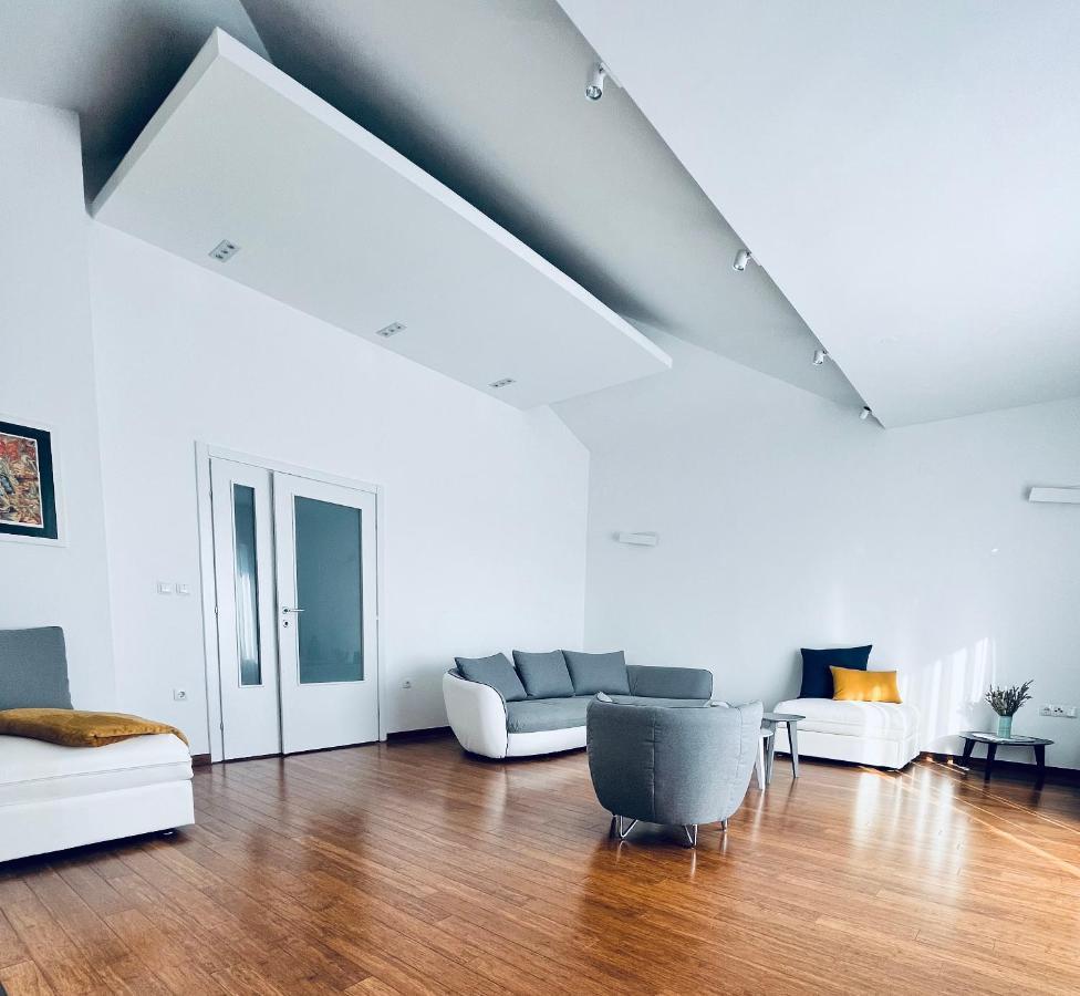 Sky - Beautiful Rooftop Apartment With Shared Pool Split Extérieur photo