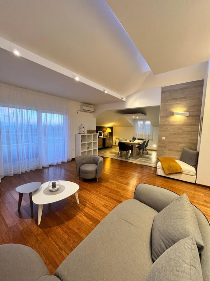 Sky - Beautiful Rooftop Apartment With Shared Pool Split Extérieur photo