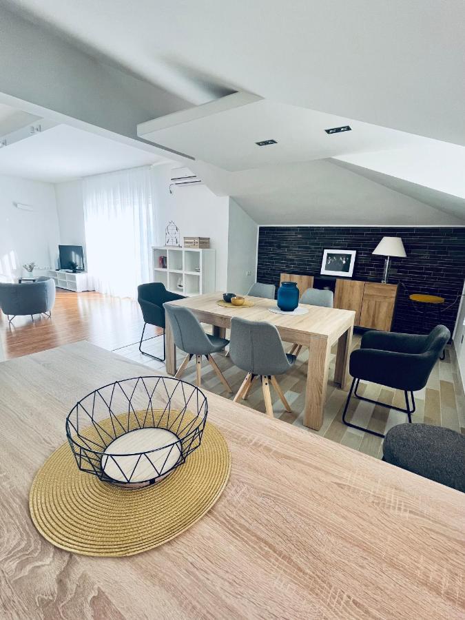 Sky - Beautiful Rooftop Apartment With Shared Pool Split Extérieur photo
