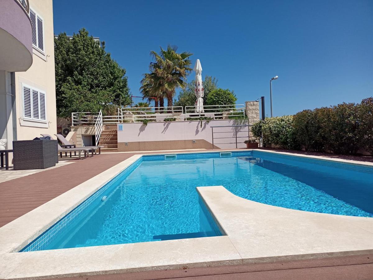Sky - Beautiful Rooftop Apartment With Shared Pool Split Extérieur photo