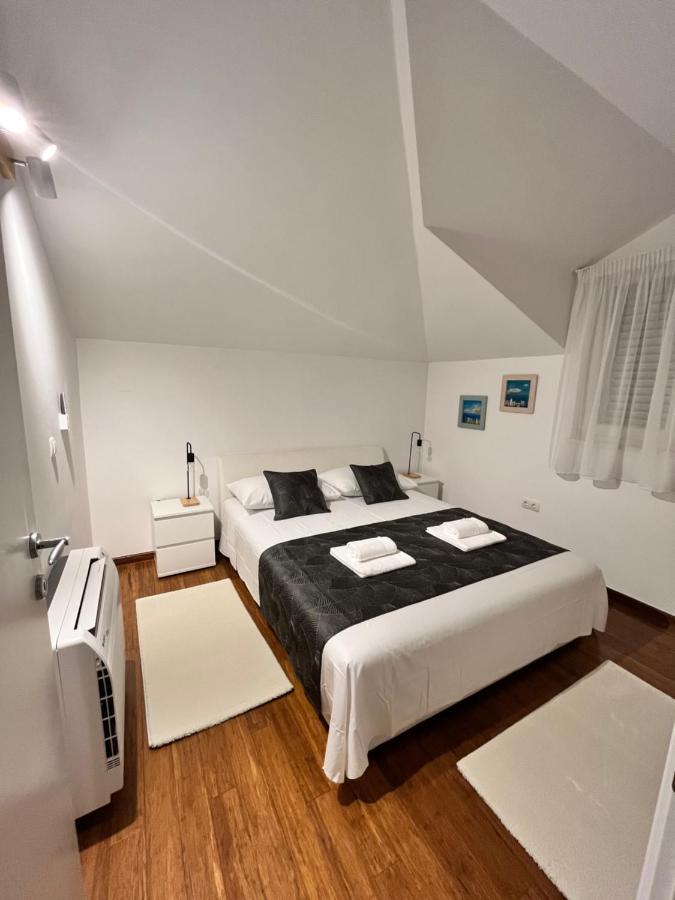 Sky - Beautiful Rooftop Apartment With Shared Pool Split Extérieur photo